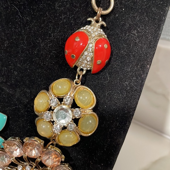 BEAUTIFUL COLORFUL STATEMENT NECKLACE. - Picture 4 of 10